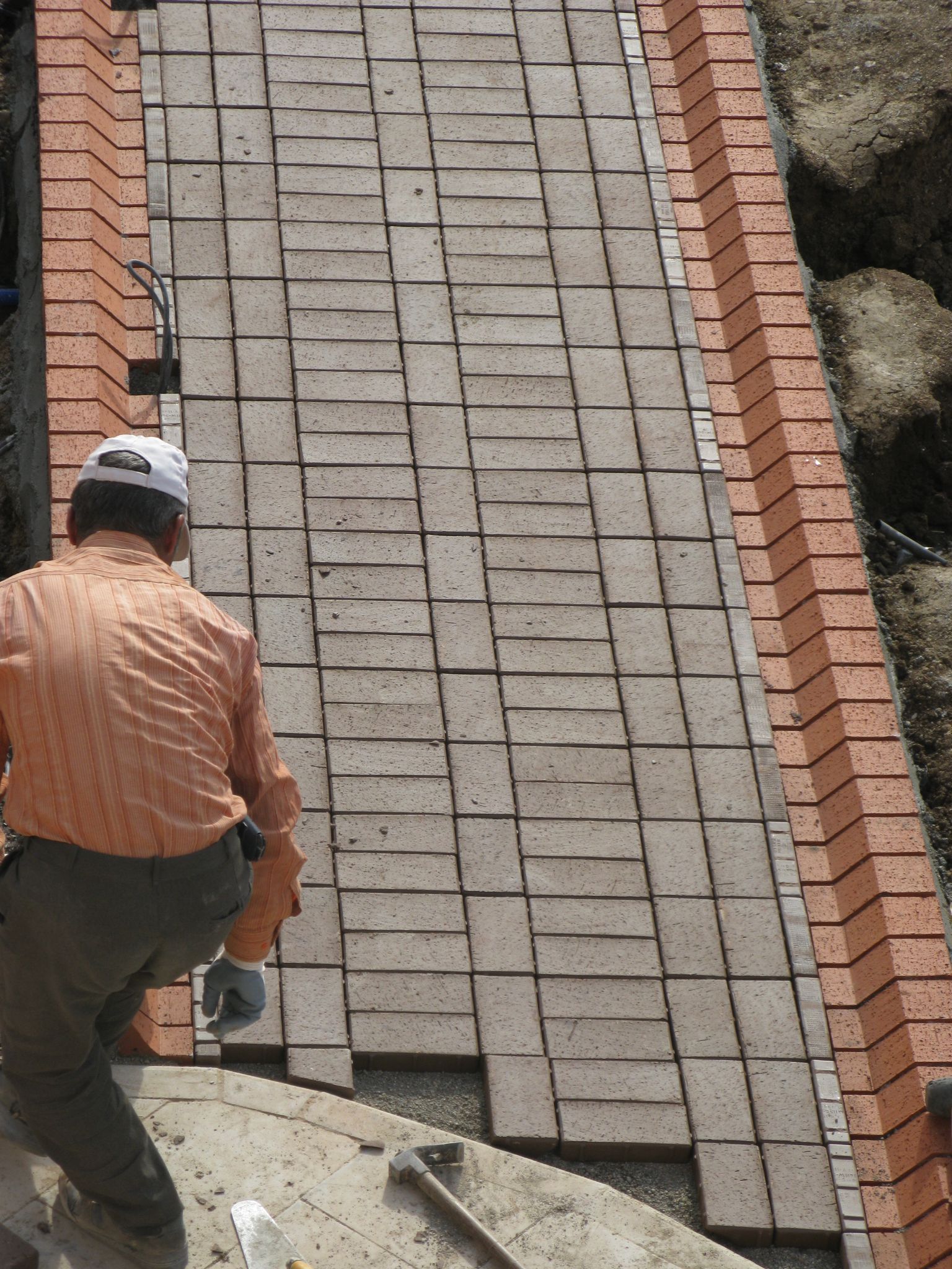 IŞIKLAR TABAN TUĞLA UYGULAMASI